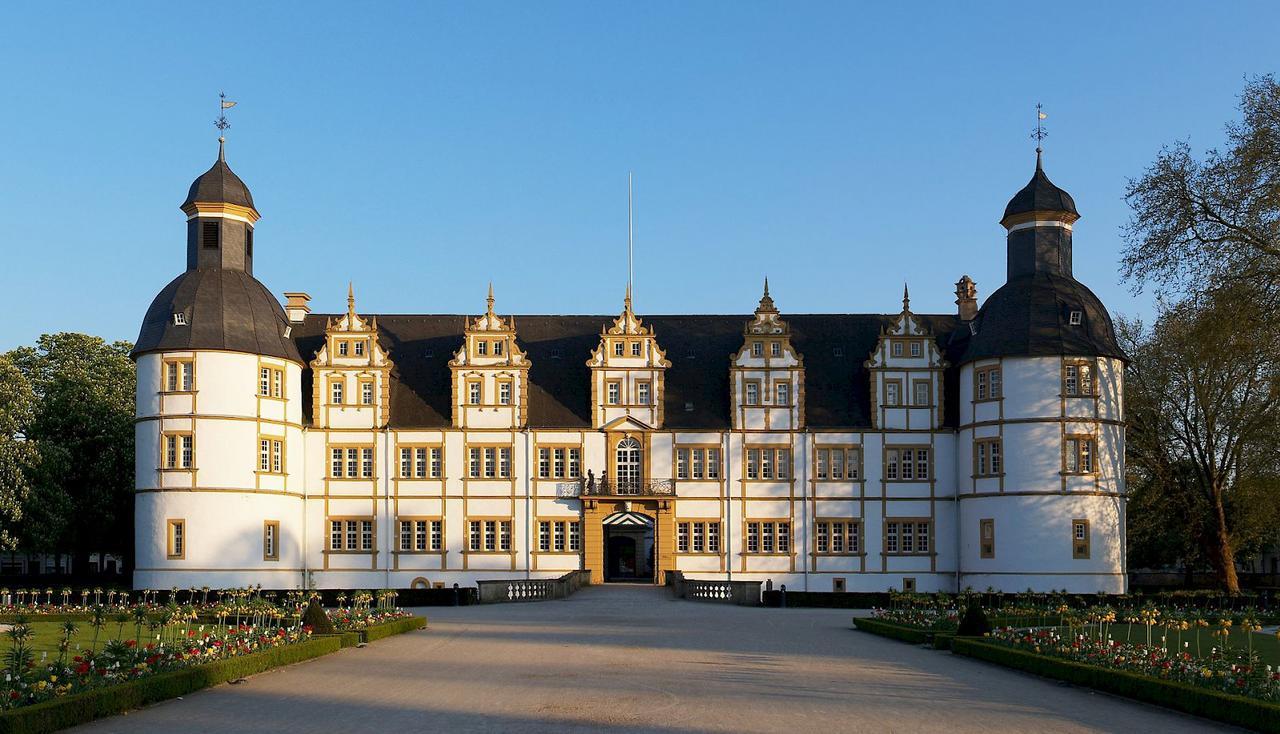Hotel Am Schloss 파더본 외부 사진