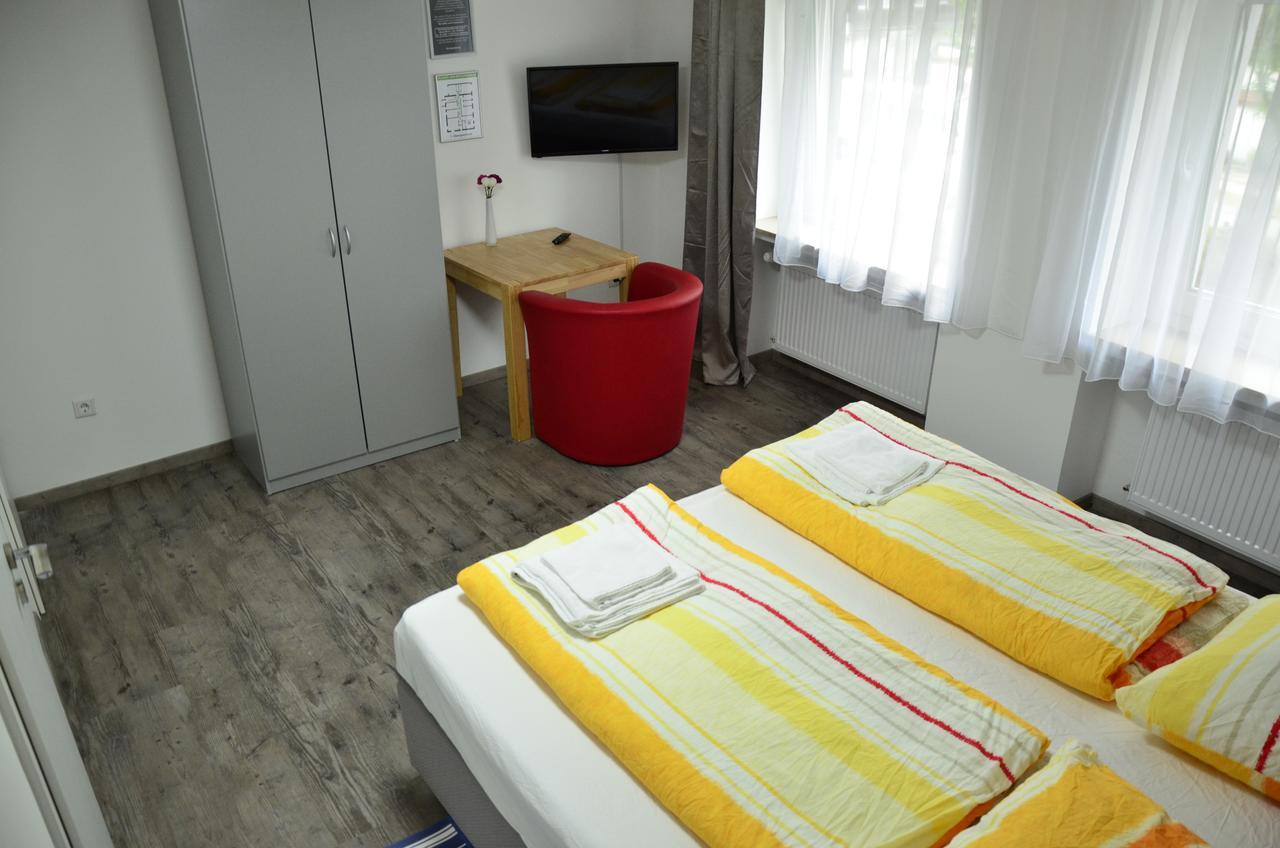 Hotel Am Schloss 파더본 외부 사진