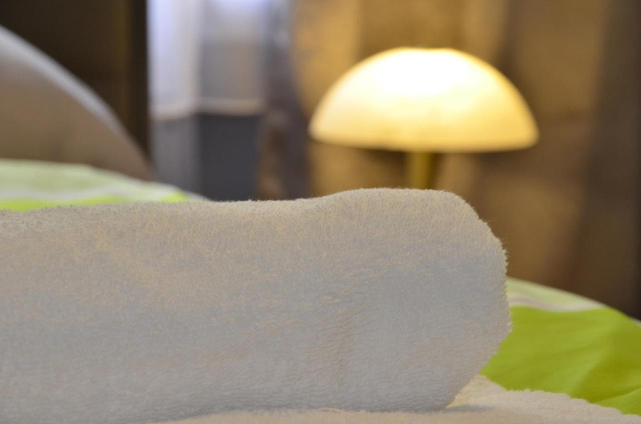 Hotel Am Schloss 파더본 외부 사진